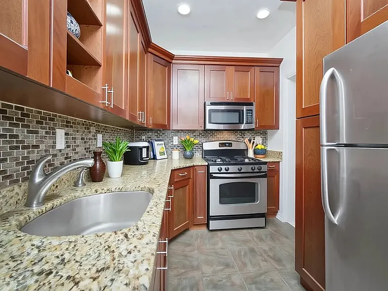 136 Hicks St #4-E — Photo 4