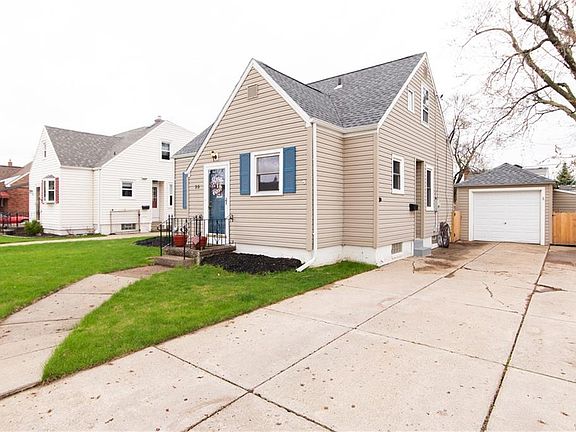 2nd image of 25 Oakridge Ave