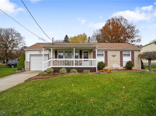 1005 Leslie Ln, Girard, OH 44420