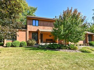 10600 N Stratford Pl, Mequon, WI 53092