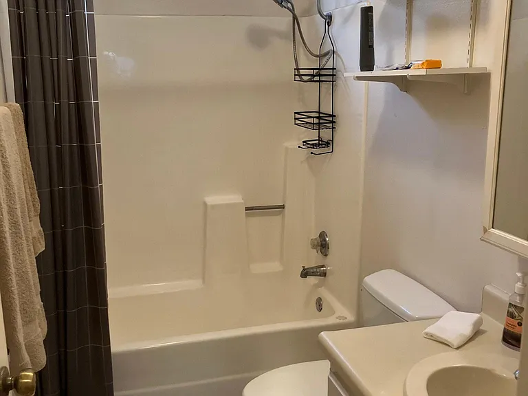 610 Olive Ave — Photo 2