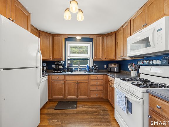 5th image of 30 Lansing Avenue