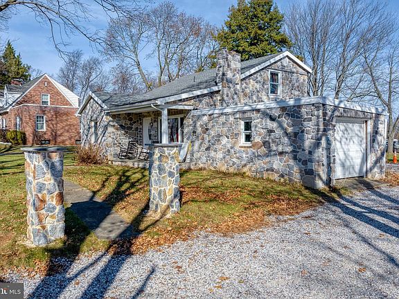 3rd image of 2925 Cape Horn Rd