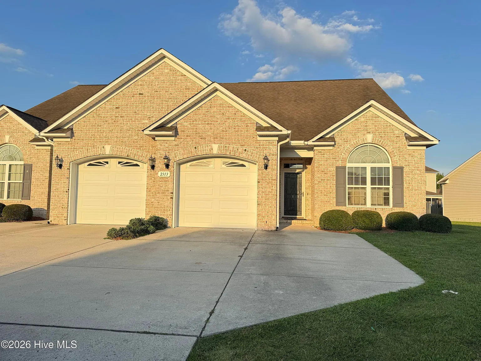 4 bed, $1,800 — Photo 2