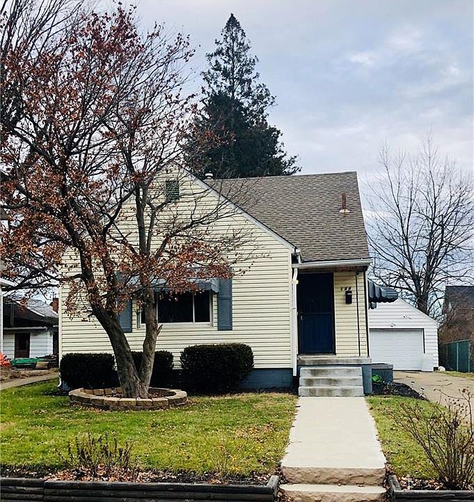 2nd image of 144 Roslyn Ave NW