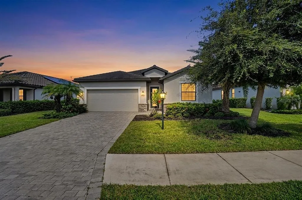 4 bed, 3.0 bath, 2032 sqft, $3,200 — Photo 1