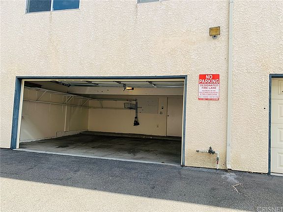 3rd image of 18550 Hatteras St Unit 18