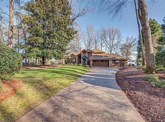 3rd image of 16208 Leeward Ln