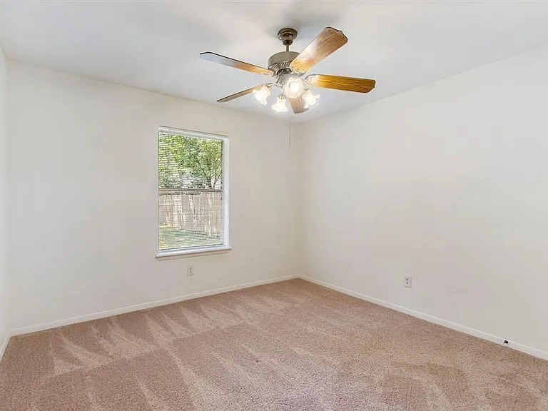 2106 Wickburn Dr — Photo 11