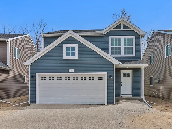 1316 Forest Valley Dr, Greenville, MI