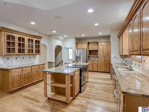 5th image of 6421 S 49th St