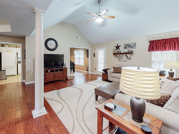 3rd image of 1048 Watsonia Dr
