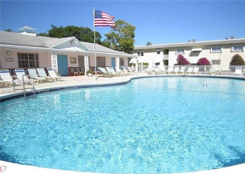 1350 N 12th Ct APT 6B