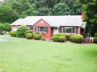 3850 Shattalon Dr, Winston Salem, NC 27106