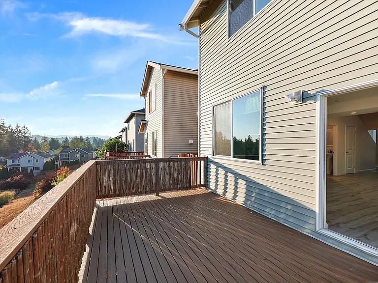 1061 Ebbets Dr SW — Photo 37