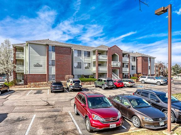 4th image of 33 S Boulder Cir #303
