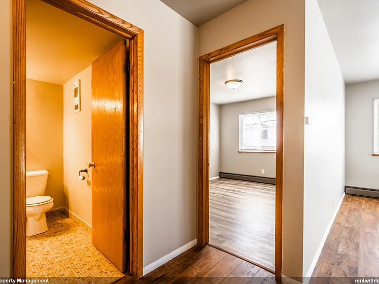 835 Merritt Ave — Photo 5