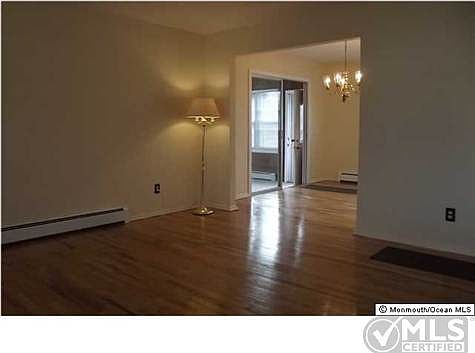 5th image of 1093 Edgebrook Dr S
