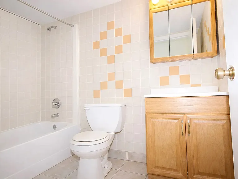 229 N Craig St — Photo 6
