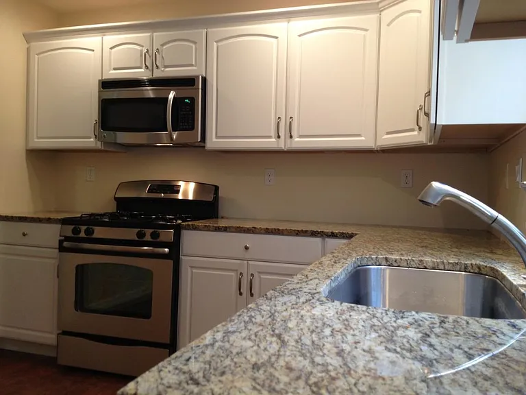Eagle Cliff Dr — Photo 5