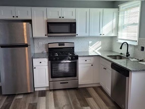 2nd image of 822 4th Ave