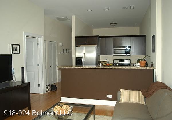 2nd image of 918 W Belmont Ave APT 305