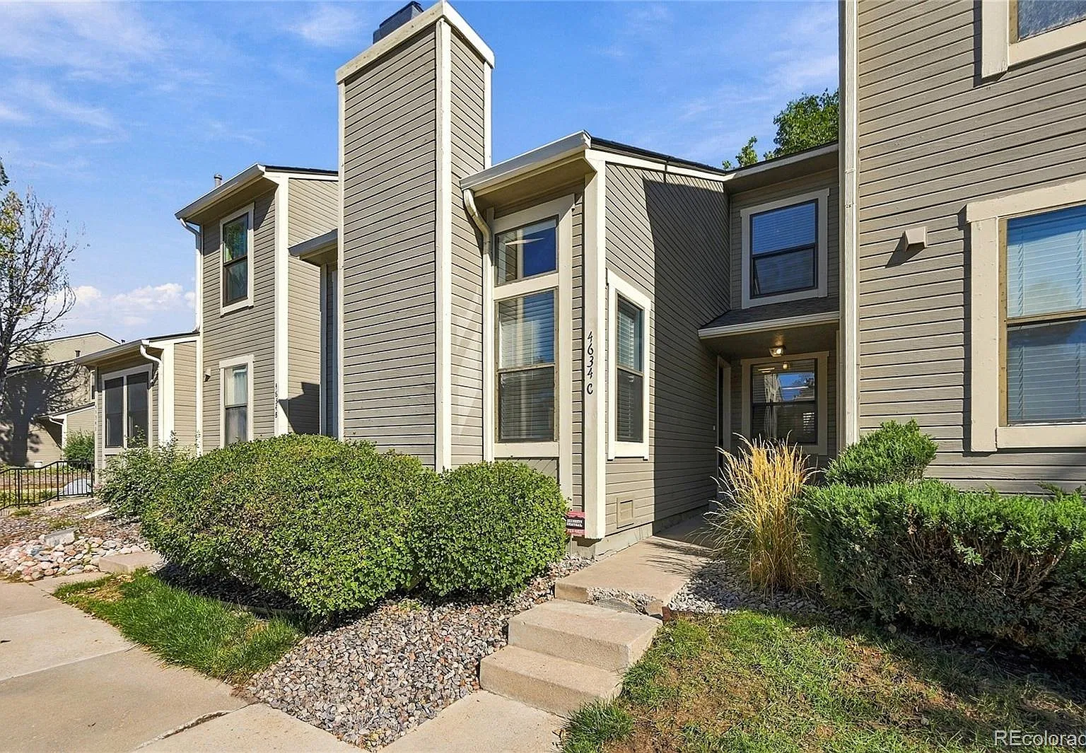 3 bed, 1307 sqft, $2,350 — Photo 2