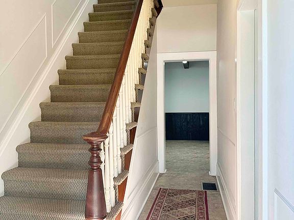 4th image of 70 William St W #4