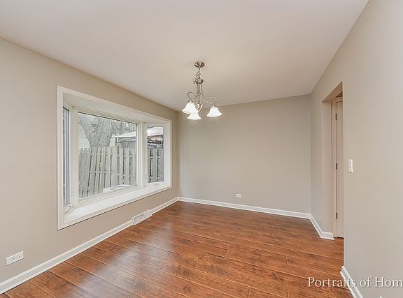 4th image of 560 Leslie Ln