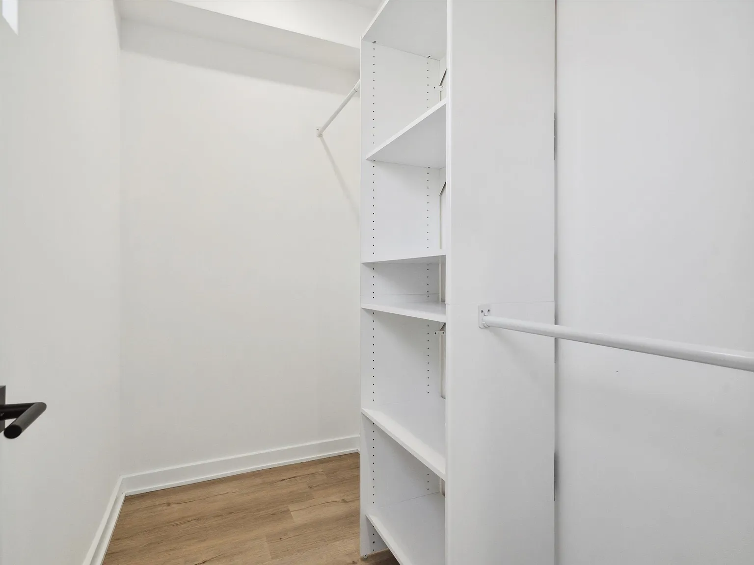 1533 N Sydenham ST Unit B — Photo 2