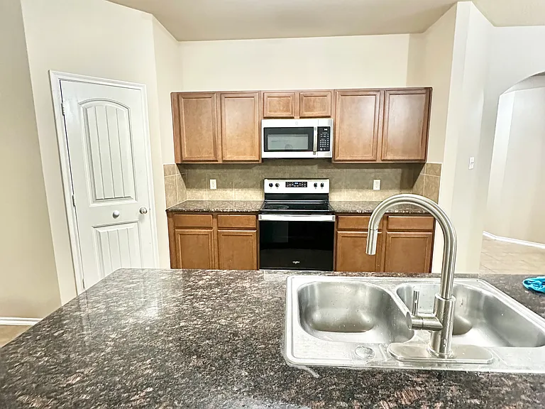 331 Elam Dr — Photo 6
