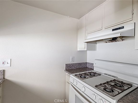 2nd image of 2726 S Menlo Ave