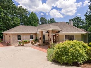 517 Overlook Dr, Flat Rock, NC 28731