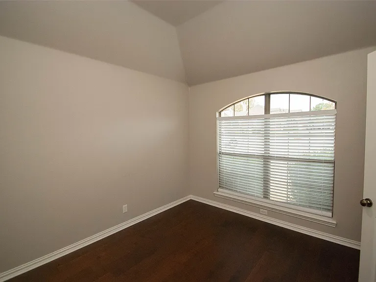 837 E Vancouver St — Photo 3