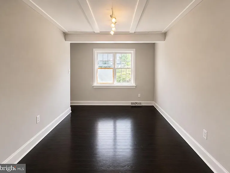 256 W Beidler Rd — Photo 12