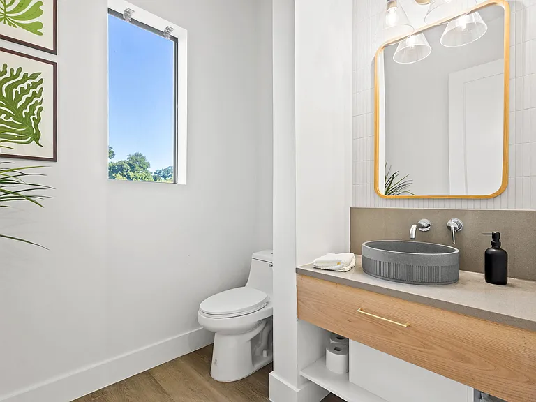 210 W Columbus Dr #3 — Photo 32