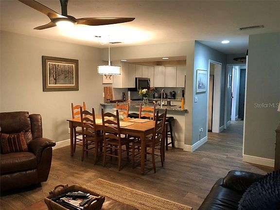 5th image of 1637 SE Paradise Cir W