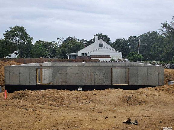5th image of 27 Cypress Ln