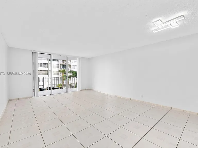16710 NE 9th Ave #307 — Photo 2