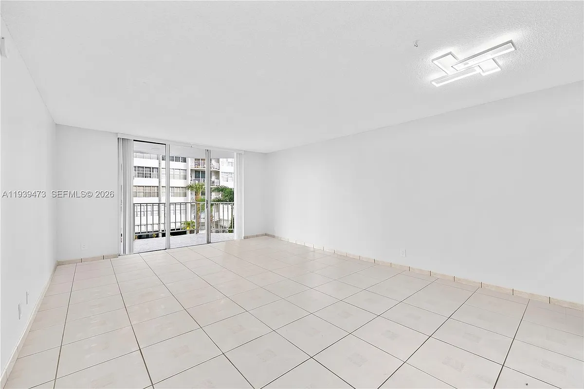 Building Photo - 16710 NE 9th Ave #307