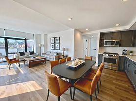 251 W 117th St