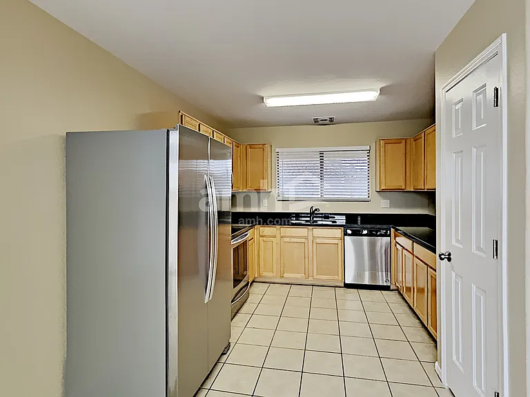 6133 S Wilson Dr — Photo 3