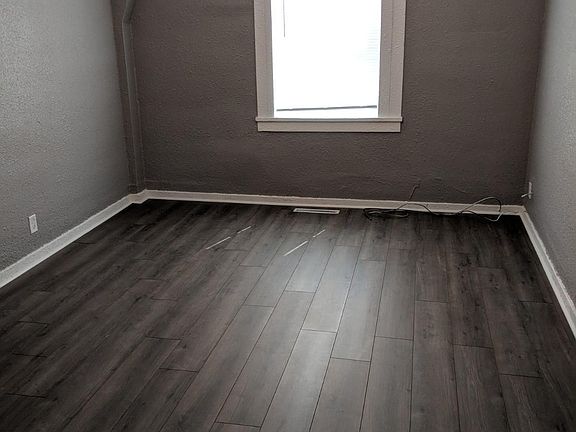 3rd image of 1703 Onalaska Ave