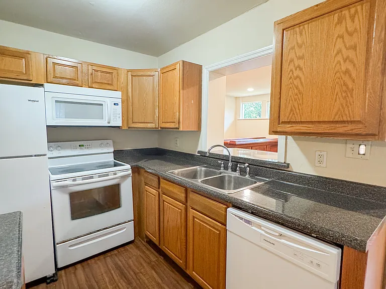 1601 Airport Dr — Photo 5