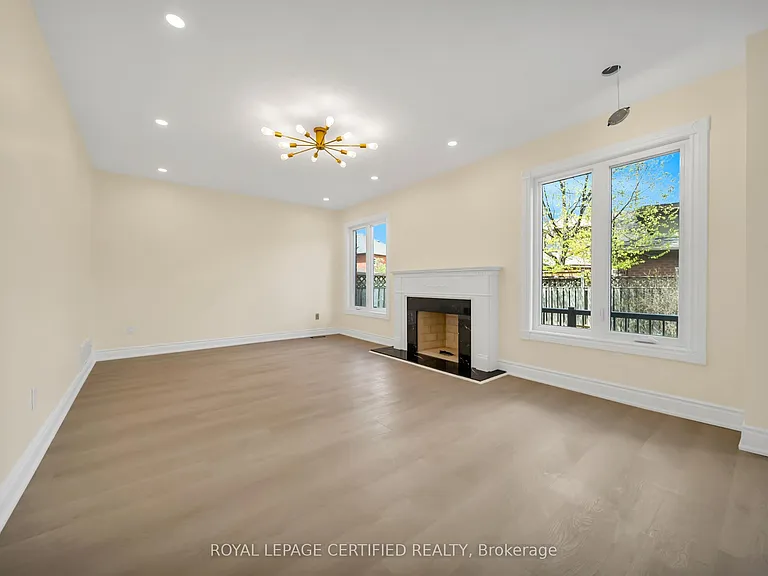 5016 Natkarni Cres #UPPER — Photo 16