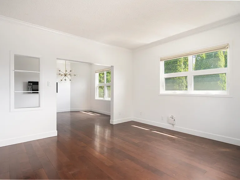 925 E 19th Ave — Photo 4