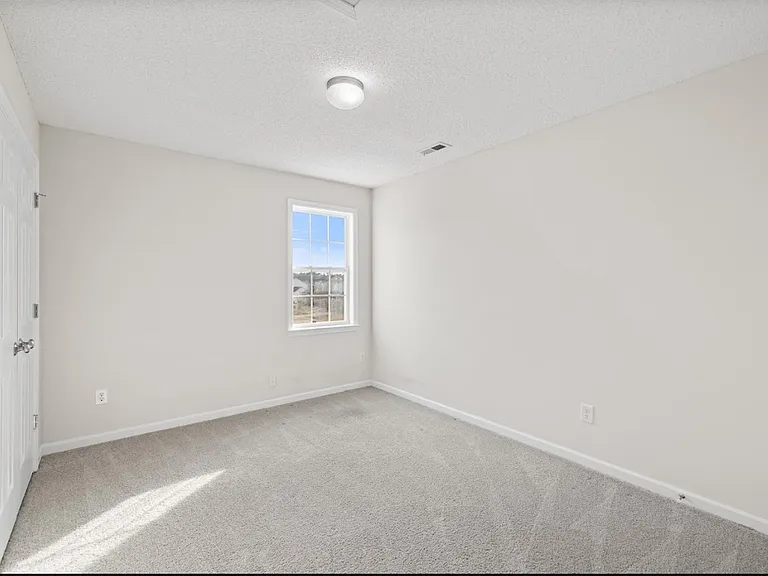 137 Woodglen Dr — Photo 16