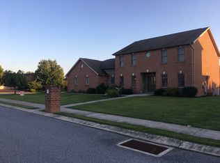 240 Woodvale Dr, Chambersburg, PA 17201