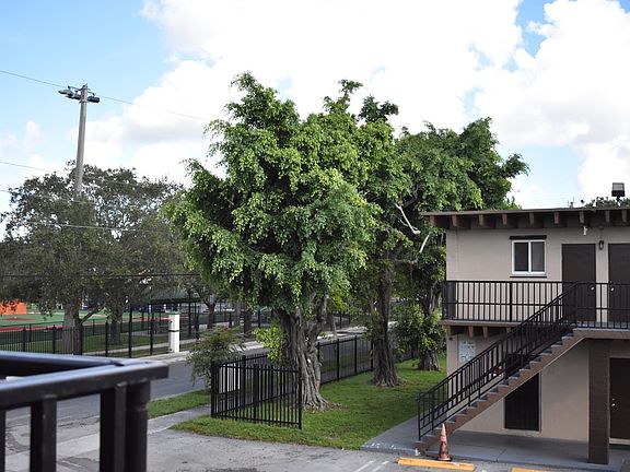 3rd image of 970 NW 9th Ave #10