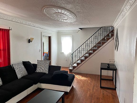 5th image of 16239 Roselawn St #1